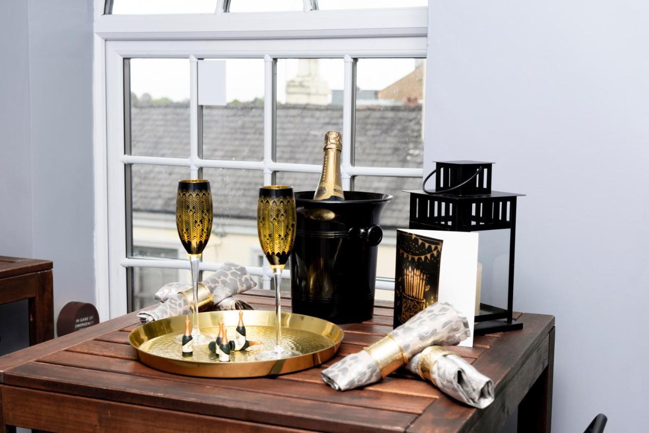 The Penthouse Gathering - Town Centre - Sleeps Up To 16 レクサム エクステリア 写真