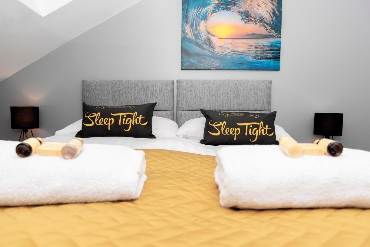 The Penthouse Gathering - Town Centre - Sleeps Up To 16 レクサム エクステリア 写真