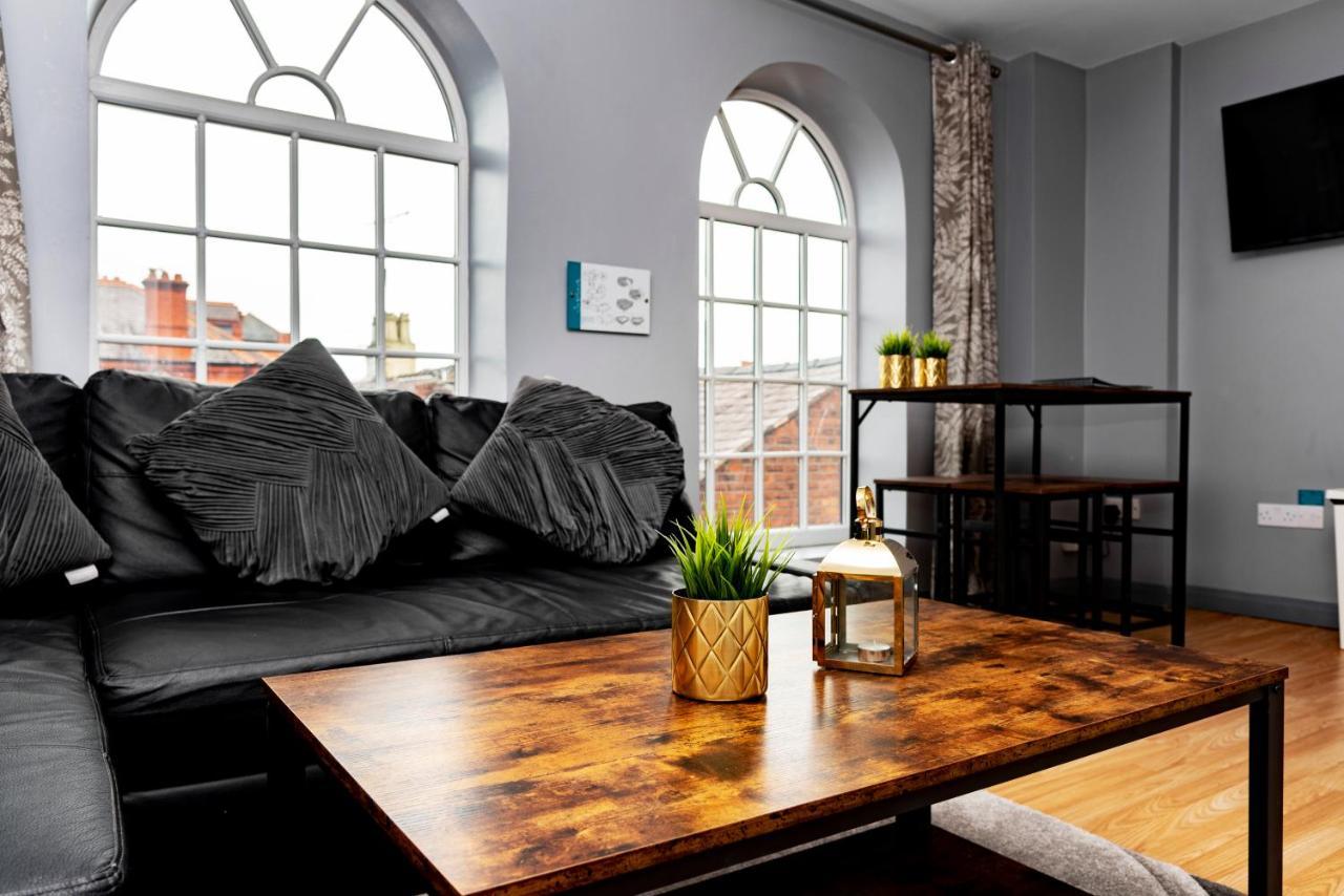 The Penthouse Gathering - Town Centre - Sleeps Up To 16 レクサム エクステリア 写真