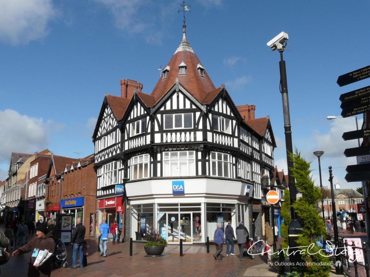 The Penthouse Gathering - Town Centre - Sleeps Up To 16 レクサム エクステリア 写真